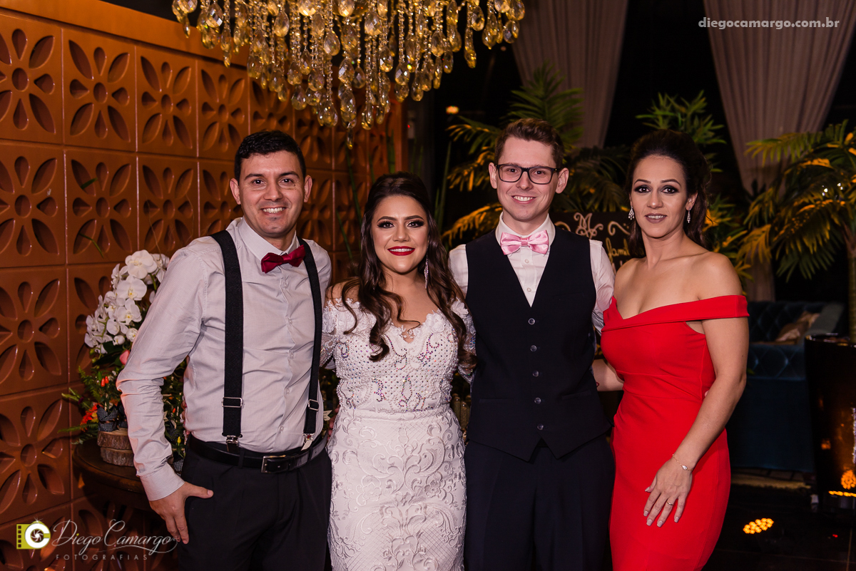 casamento, noivo, pai do noivo, terno, sapato, cinto, vestido, noiva, mae da noiva, brinco, anel, cabelo, maquiagem, salão de beleza, cabeleireiro, flor, buque, rosa, madrinha, ensaio, festa, fotografo, fotografia, caçador, musica, decoração, bolo