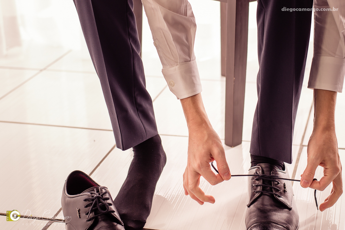 casamento, noivo, pai do noivo, terno, sapato, cinto, vestido, noiva, mae da noiva, brinco, anel, cabelo, maquiagem, salão de beleza, cabeleireiro, flor, buque, rosa, madrinha, ensaio, festa, fotografo, fotografia, caçador, musica, decoração, bolo