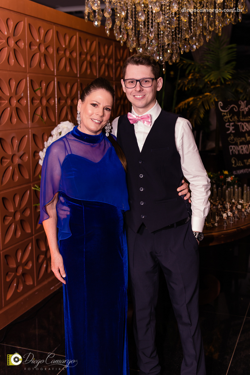 casamento, noivo, pai do noivo, terno, sapato, cinto, vestido, noiva, mae da noiva, brinco, anel, cabelo, maquiagem, salão de beleza, cabeleireiro, flor, buque, rosa, madrinha, ensaio, festa, fotografo, fotografia, caçador, musica, decoração, bolo