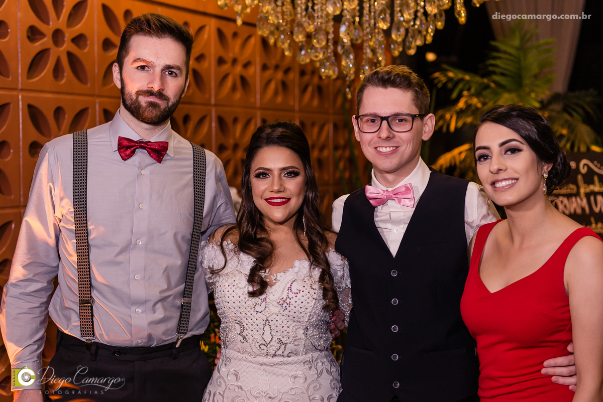 casamento, noivo, pai do noivo, terno, sapato, cinto, vestido, noiva, mae da noiva, brinco, anel, cabelo, maquiagem, salão de beleza, cabeleireiro, flor, buque, rosa, madrinha, ensaio, festa, fotografo, fotografia, caçador, musica, decoração, bolo