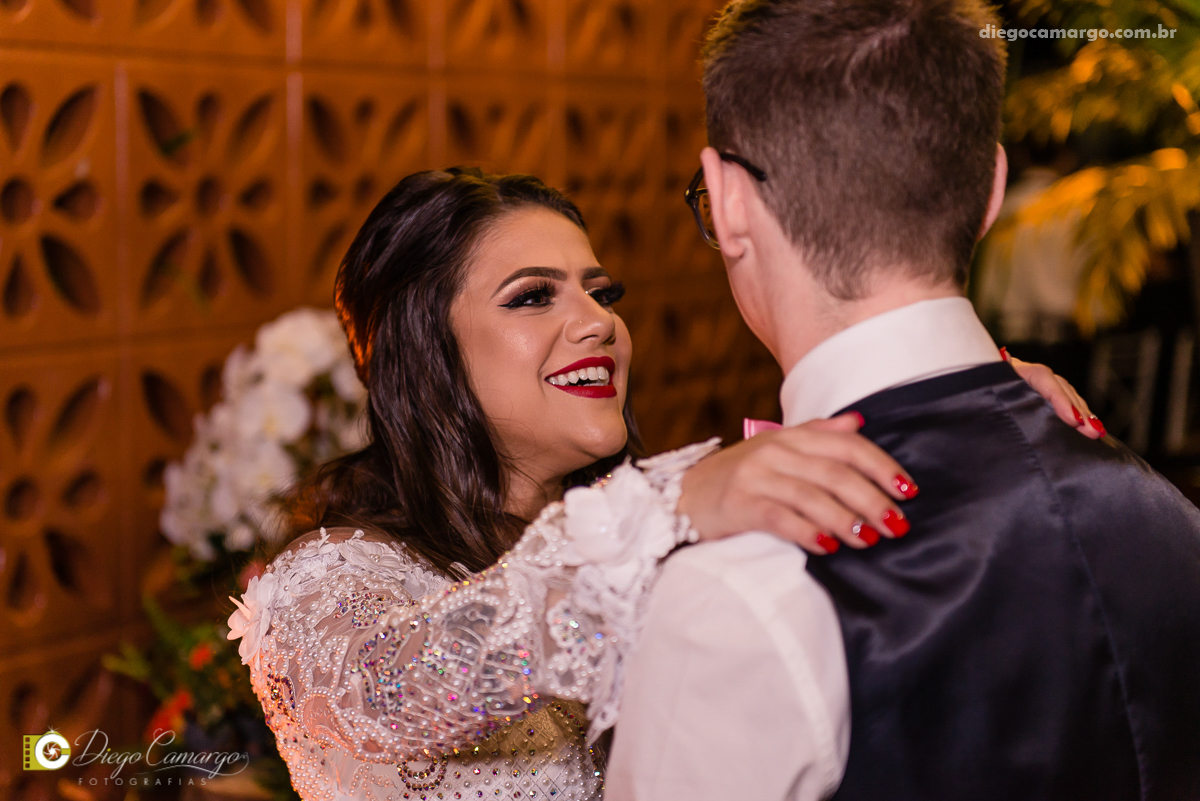 casamento, noivo, pai do noivo, terno, sapato, cinto, vestido, noiva, mae da noiva, brinco, anel, cabelo, maquiagem, salão de beleza, cabeleireiro, flor, buque, rosa, madrinha, ensaio, festa, fotografo, fotografia, caçador, musica, decoração, bolo