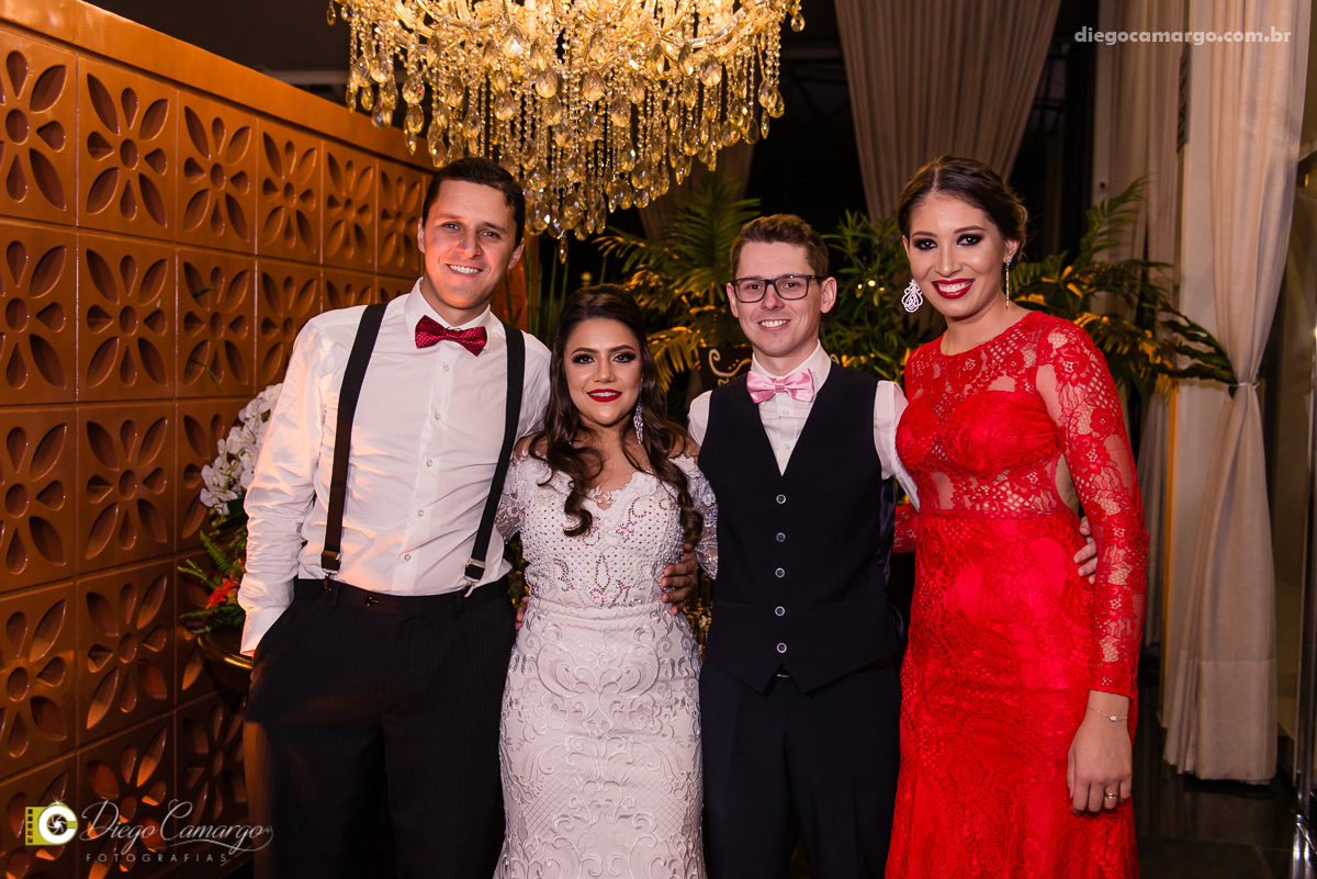 casamento, noivo, pai do noivo, terno, sapato, cinto, vestido, noiva, mae da noiva, brinco, anel, cabelo, maquiagem, salão de beleza, cabeleireiro, flor, buque, rosa, madrinha, ensaio, festa, fotografo, fotografia, caçador, musica, decoração, bolo