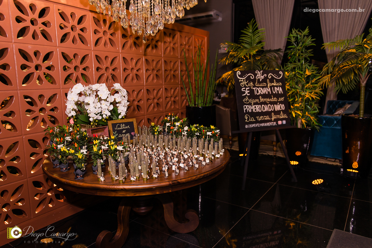 casamento, noivo, pai do noivo, terno, sapato, cinto, vestido, noiva, mae da noiva, brinco, anel, cabelo, maquiagem, salão de beleza, cabeleireiro, flor, buque, rosa, madrinha, ensaio, festa, fotografo, fotografia, caçador, musica, decoração, bolo