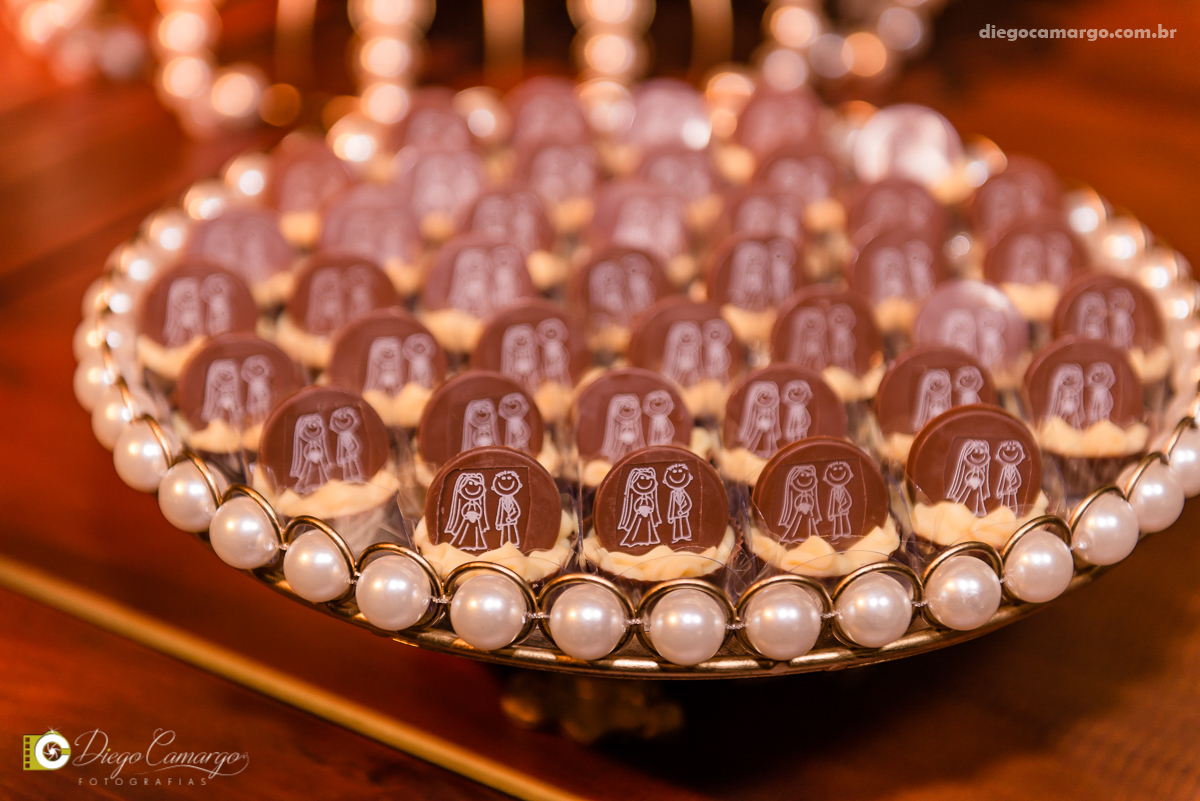 casamento, noivo, pai do noivo, terno, sapato, cinto, vestido, noiva, mae da noiva, brinco, anel, cabelo, maquiagem, salão de beleza, cabeleireiro, flor, buque, rosa, madrinha, ensaio, festa, fotografo, fotografia, caçador, musica, decoração, bolo