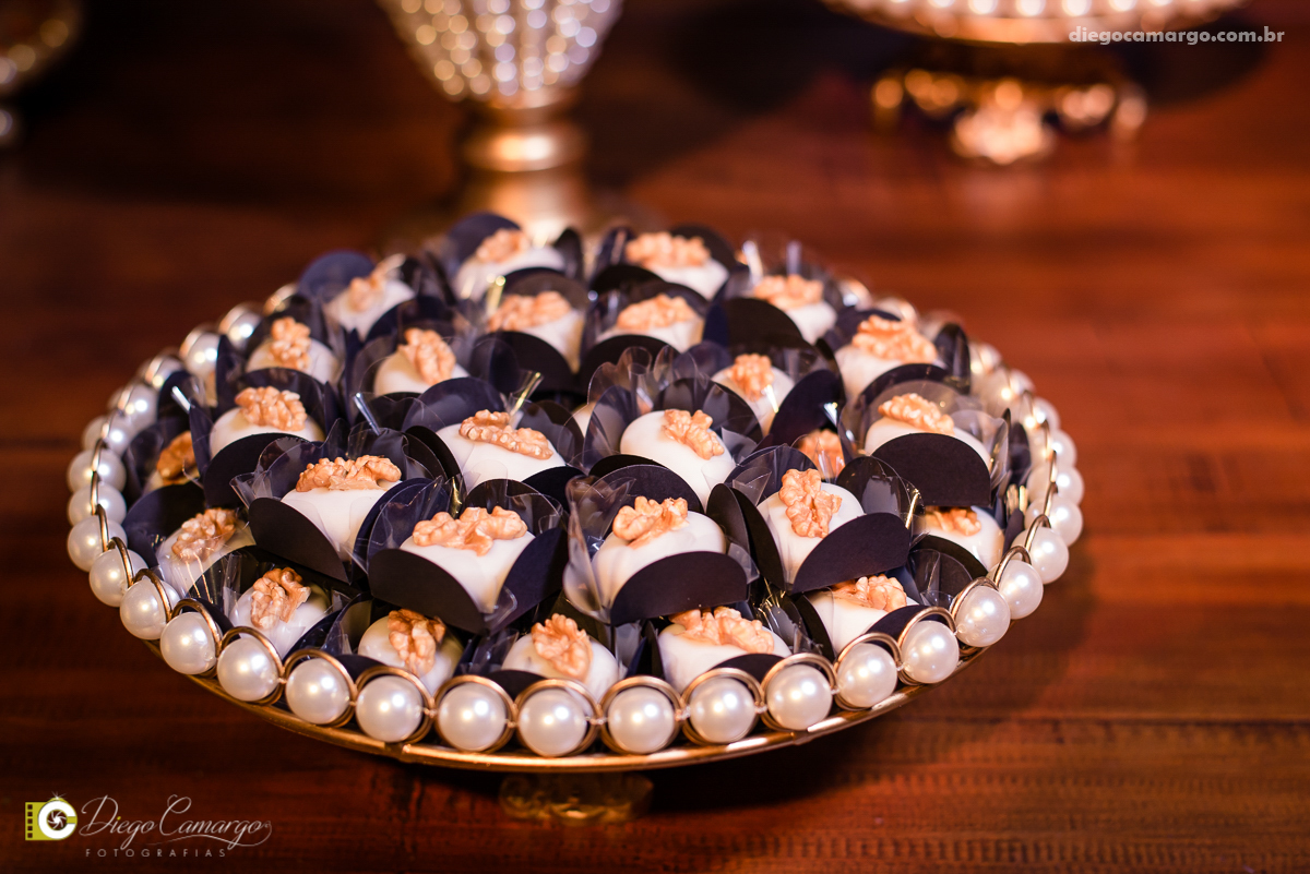 casamento, noivo, pai do noivo, terno, sapato, cinto, vestido, noiva, mae da noiva, brinco, anel, cabelo, maquiagem, salão de beleza, cabeleireiro, flor, buque, rosa, madrinha, ensaio, festa, fotografo, fotografia, caçador, musica, decoração, bolo