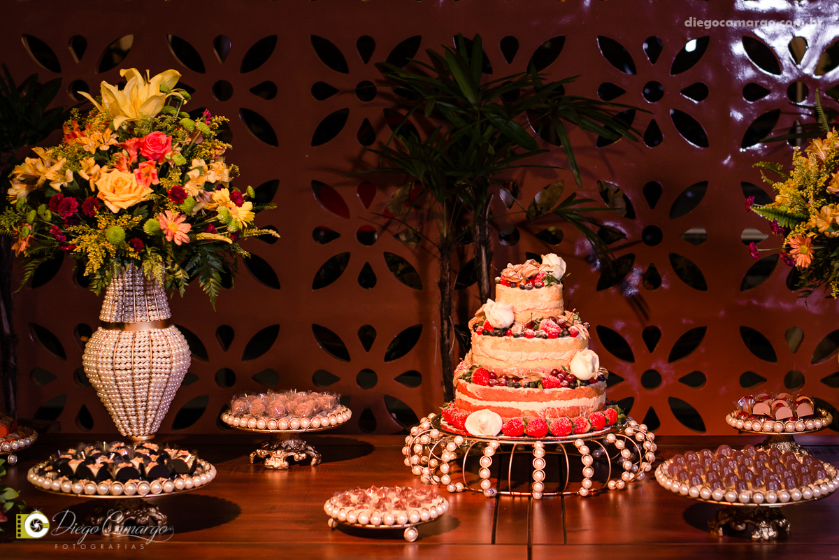 casamento, noivo, pai do noivo, terno, sapato, cinto, vestido, noiva, mae da noiva, brinco, anel, cabelo, maquiagem, salão de beleza, cabeleireiro, flor, buque, rosa, madrinha, ensaio, festa, fotografo, fotografia, caçador, musica, decoração, bolo