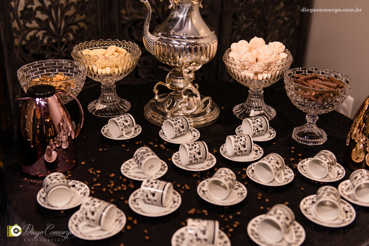 casamento, noivo, pai do noivo, terno, sapato, cinto, vestido, noiva, mae da noiva, brinco, anel, cabelo, maquiagem, salão de beleza, cabeleireiro, flor, buque, rosa, madrinha, ensaio, festa, fotografo, fotografia, caçador, musica, decoração, bolo