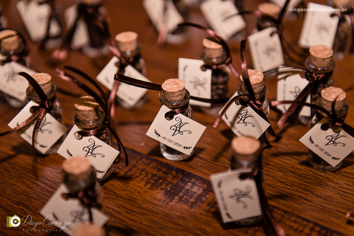 casamento, noivo, pai do noivo, terno, sapato, cinto, vestido, noiva, mae da noiva, brinco, anel, cabelo, maquiagem, salão de beleza, cabeleireiro, flor, buque, rosa, madrinha, ensaio, festa, fotografo, fotografia, caçador, musica, decoração, bolo