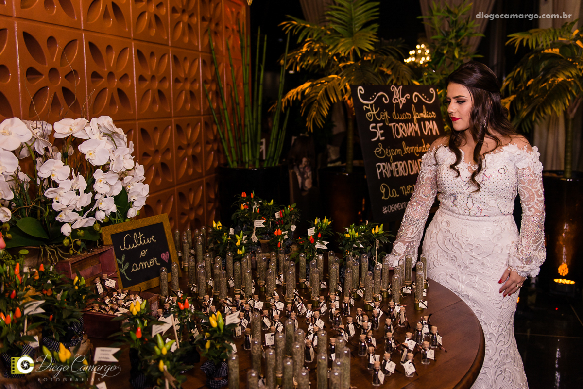 casamento, noivo, pai do noivo, terno, sapato, cinto, vestido, noiva, mae da noiva, brinco, anel, cabelo, maquiagem, salão de beleza, cabeleireiro, flor, buque, rosa, madrinha, ensaio, festa, fotografo, fotografia, caçador, musica, decoração, bolo