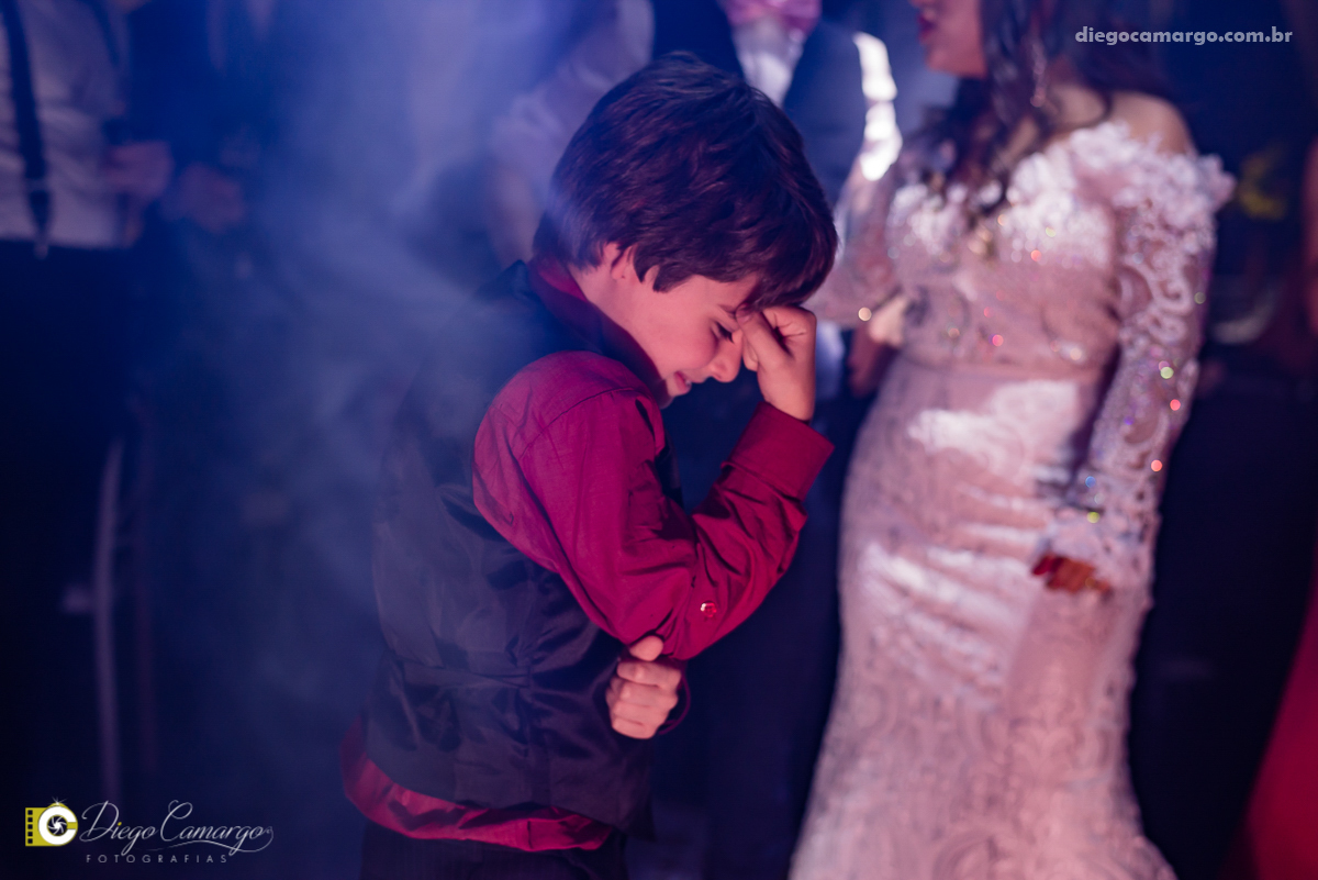 casamento, noivo, pai do noivo, terno, sapato, cinto, vestido, noiva, mae da noiva, brinco, anel, cabelo, maquiagem, salão de beleza, cabeleireiro, flor, buque, rosa, madrinha, ensaio, festa, fotografo, fotografia, caçador, musica, decoração, bolo