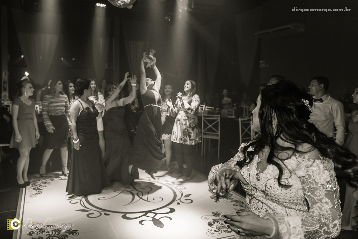 casamento, noivo, pai do noivo, terno, sapato, cinto, vestido, noiva, mae da noiva, brinco, anel, cabelo, maquiagem, salão de beleza, cabeleireiro, flor, buque, rosa, madrinha, ensaio, festa, fotografo, fotografia, caçador, musica, decoração, bolo