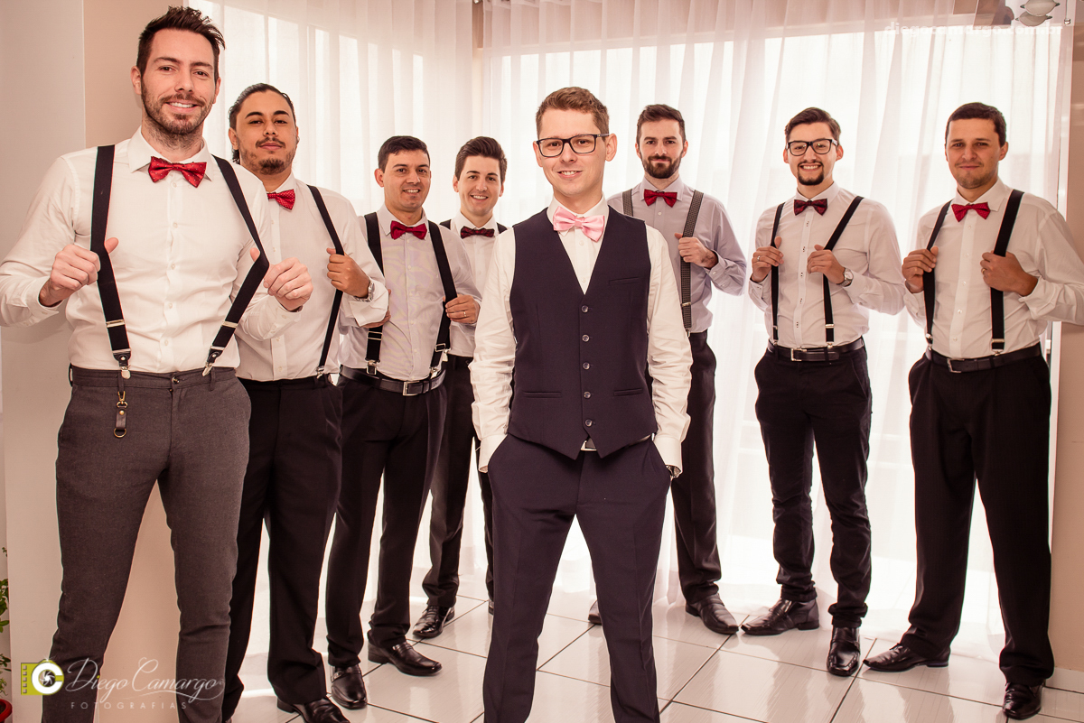 casamento, noivo, pai do noivo, terno, sapato, cinto, vestido, noiva, mae da noiva, brinco, anel, cabelo, maquiagem, salão de beleza, cabeleireiro, flor, buque, rosa, madrinha, ensaio, festa, fotografo, fotografia, caçador, musica, decoração, bolo