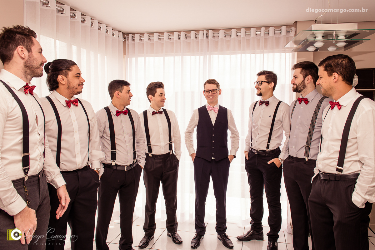 casamento, noivo, pai do noivo, terno, sapato, cinto, vestido, noiva, mae da noiva, brinco, anel, cabelo, maquiagem, salão de beleza, cabeleireiro, flor, buque, rosa, madrinha, ensaio, festa, fotografo, fotografia, caçador, musica, decoração, bolo