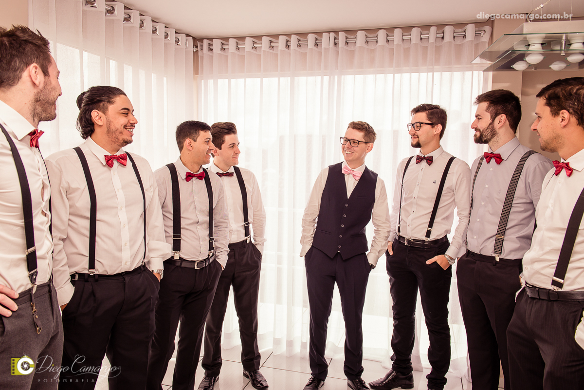 casamento, noivo, pai do noivo, terno, sapato, cinto, vestido, noiva, mae da noiva, brinco, anel, cabelo, maquiagem, salão de beleza, cabeleireiro, flor, buque, rosa, madrinha, ensaio, festa, fotografo, fotografia, caçador, musica, decoração, bolo