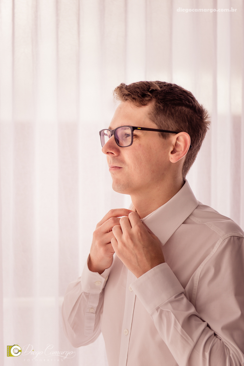 casamento, noivo, pai do noivo, terno, sapato, cinto, vestido, noiva, mae da noiva, brinco, anel, cabelo, maquiagem, salão de beleza, cabeleireiro, flor, buque, rosa, madrinha, ensaio, festa, fotografo, fotografia, caçador, musica, decoração, bolo