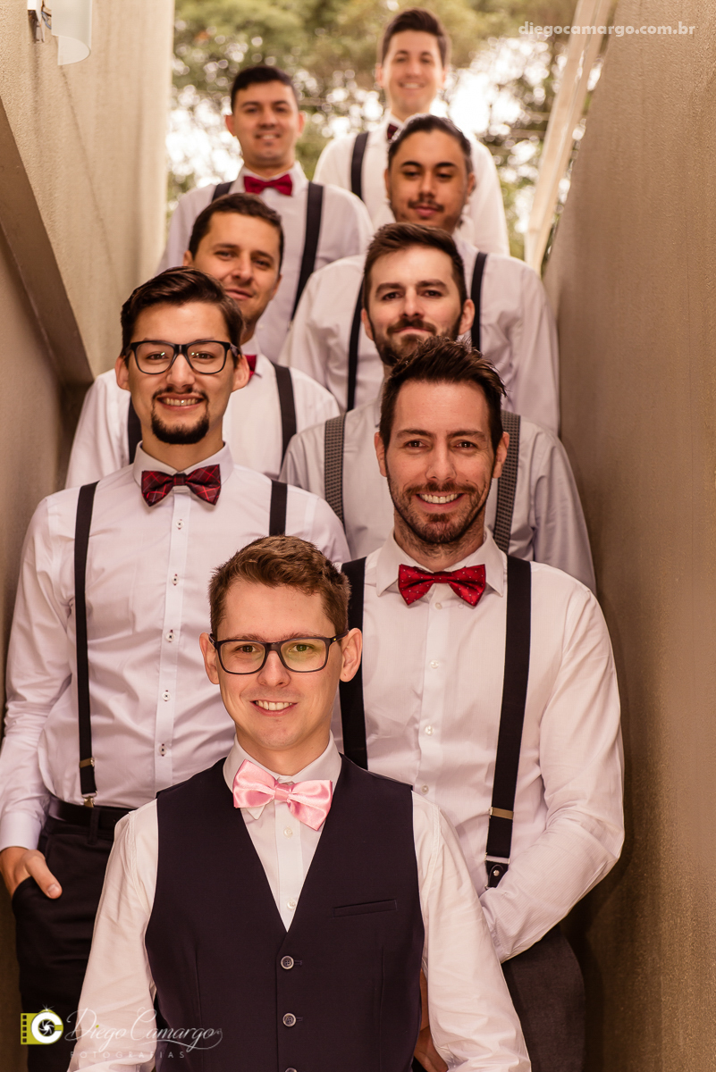 casamento, noivo, pai do noivo, terno, sapato, cinto, vestido, noiva, mae da noiva, brinco, anel, cabelo, maquiagem, salão de beleza, cabeleireiro, flor, buque, rosa, madrinha, ensaio, festa, fotografo, fotografia, caçador, musica, decoração, bolo