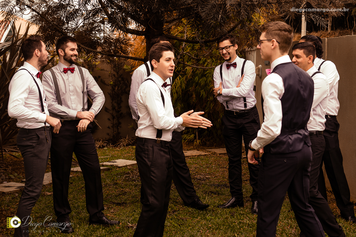 casamento, noivo, pai do noivo, terno, sapato, cinto, vestido, noiva, mae da noiva, brinco, anel, cabelo, maquiagem, salão de beleza, cabeleireiro, flor, buque, rosa, madrinha, ensaio, festa, fotografo, fotografia, caçador, musica, decoração, bolo