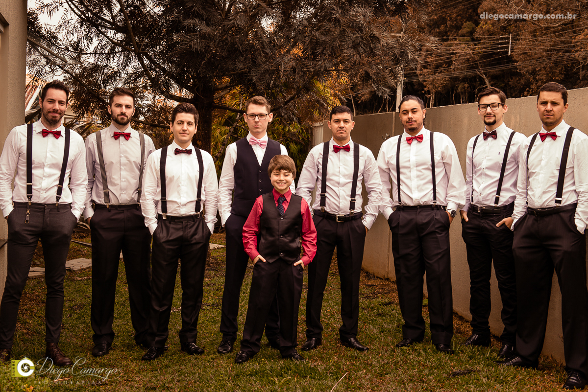 casamento, noivo, pai do noivo, terno, sapato, cinto, vestido, noiva, mae da noiva, brinco, anel, cabelo, maquiagem, salão de beleza, cabeleireiro, flor, buque, rosa, madrinha, ensaio, festa, fotografo, fotografia, caçador, musica, decoração, bolo