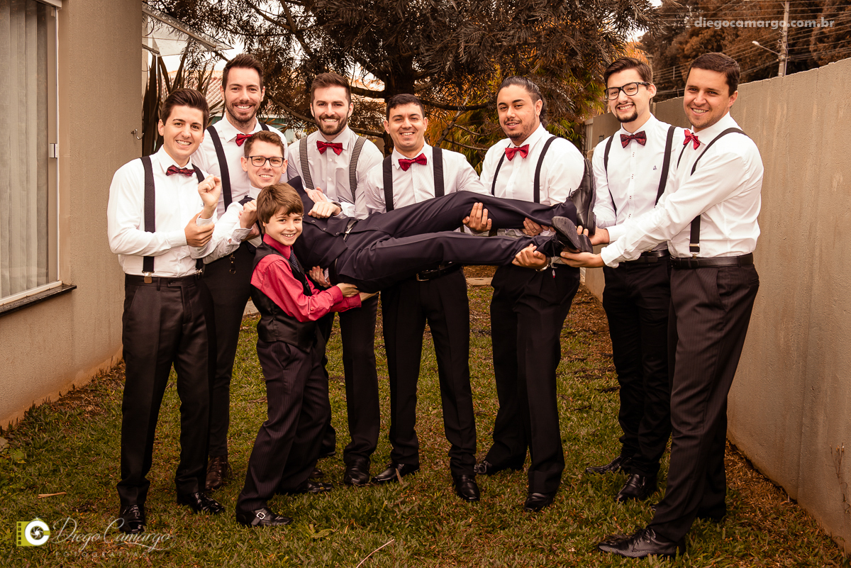 casamento, noivo, pai do noivo, terno, sapato, cinto, vestido, noiva, mae da noiva, brinco, anel, cabelo, maquiagem, salão de beleza, cabeleireiro, flor, buque, rosa, madrinha, ensaio, festa, fotografo, fotografia, caçador, musica, decoração, bolo