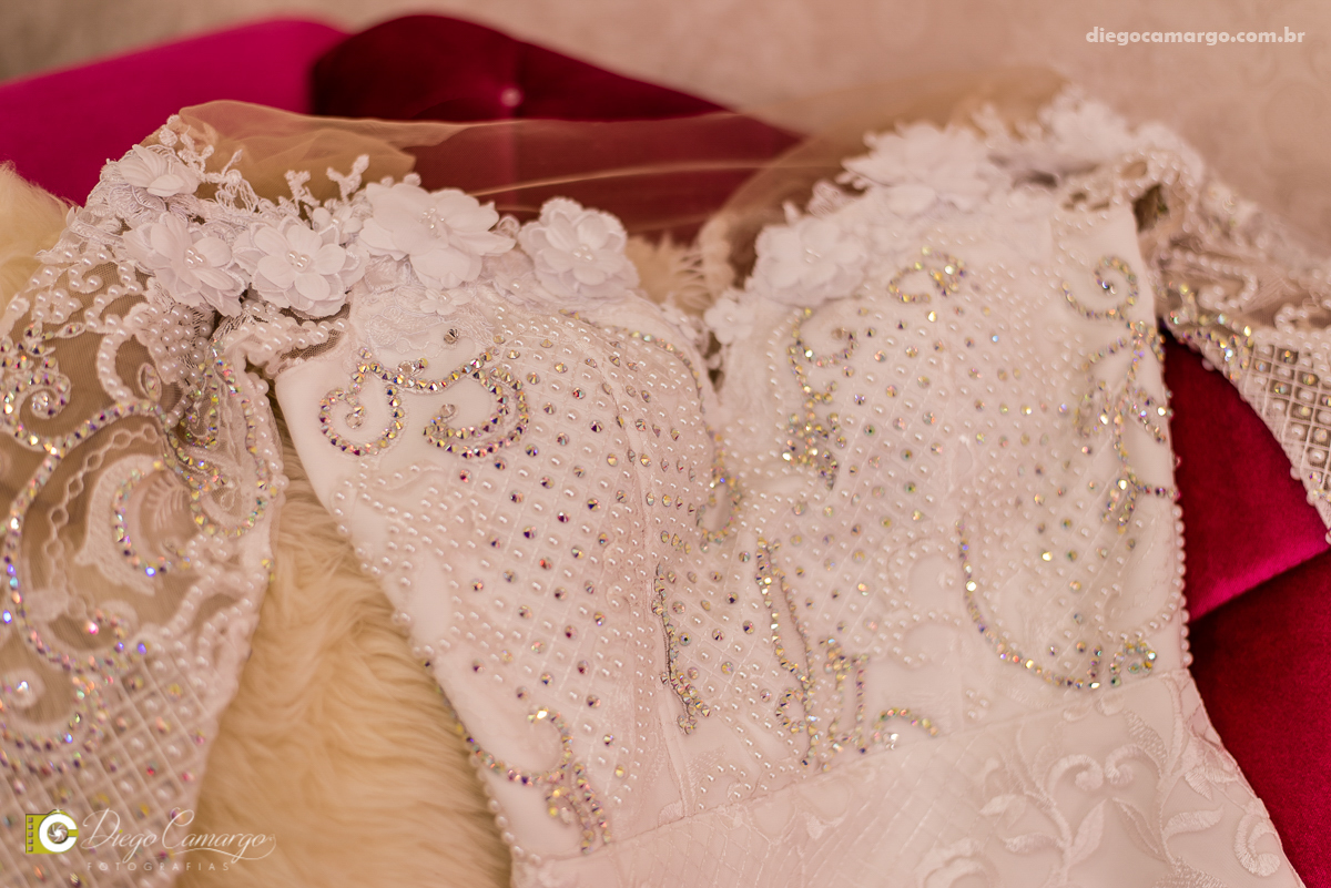 casamento, noivo, pai do noivo, terno, sapato, cinto, vestido, noiva, mae da noiva, brinco, anel, cabelo, maquiagem, salão de beleza, cabeleireiro, flor, buque, rosa, madrinha, ensaio, festa, fotografo, fotografia, caçador, musica, decoração, bolo