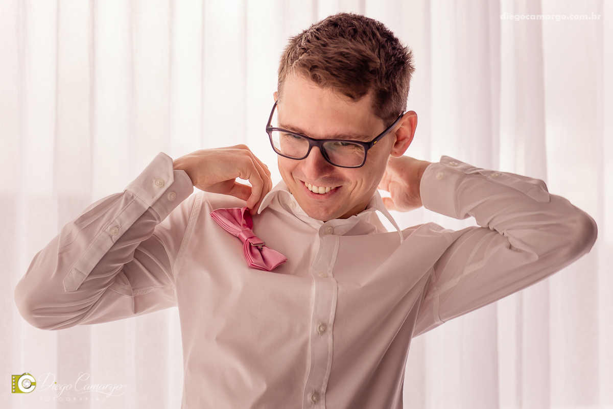 casamento, noivo, pai do noivo, terno, sapato, cinto, vestido, noiva, mae da noiva, brinco, anel, cabelo, maquiagem, salão de beleza, cabeleireiro, flor, buque, rosa, madrinha, ensaio, festa, fotografo, fotografia, caçador, musica, decoração, bolo