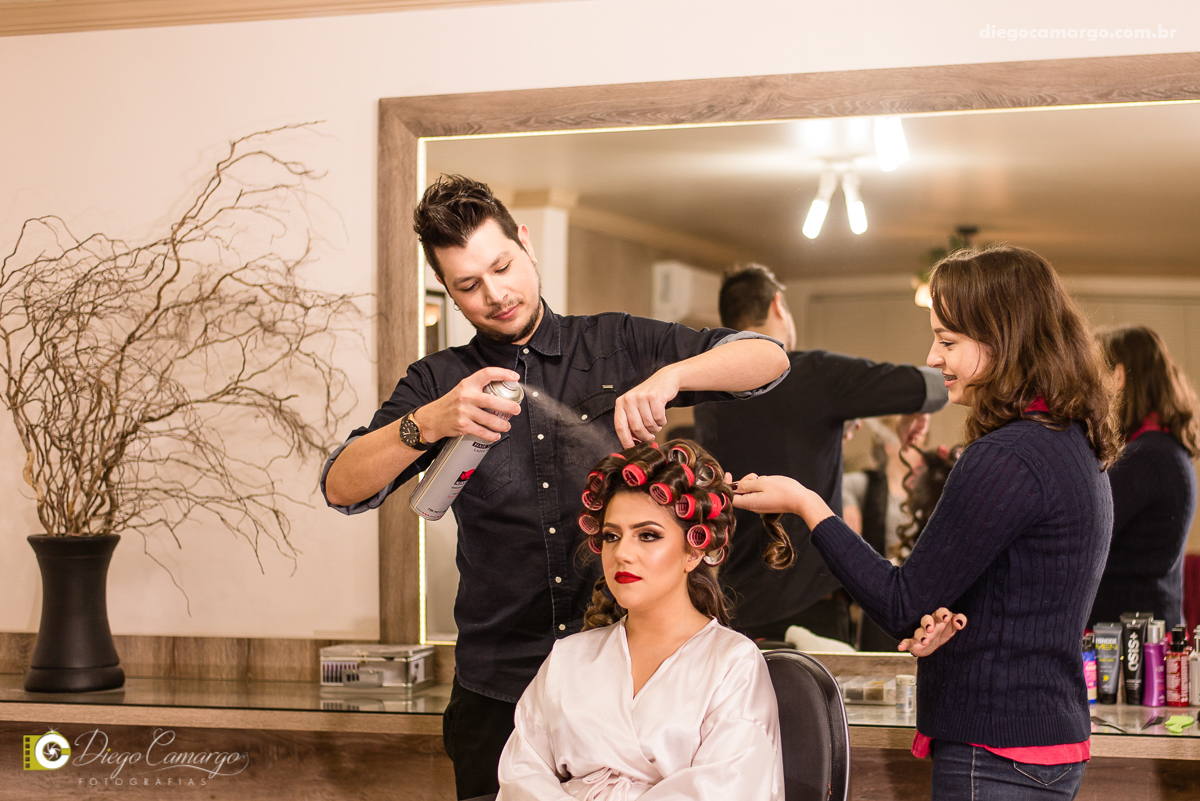 casamento, noivo, pai do noivo, terno, sapato, cinto, vestido, noiva, mae da noiva, brinco, anel, cabelo, maquiagem, salão de beleza, cabeleireiro, flor, buque, rosa, madrinha, ensaio, festa, fotografo, fotografia, caçador, musica, decoração, bolo
