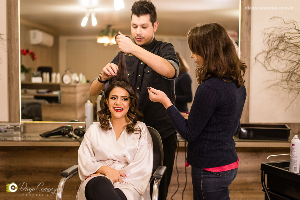 casamento, noivo, pai do noivo, terno, sapato, cinto, vestido, noiva, mae da noiva, brinco, anel, cabelo, maquiagem, salão de beleza, cabeleireiro, flor, buque, rosa, madrinha, ensaio, festa, fotografo, fotografia, caçador, musica, decoração, bolo