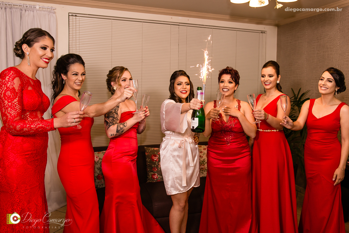 casamento, noivo, pai do noivo, terno, sapato, cinto, vestido, noiva, mae da noiva, brinco, anel, cabelo, maquiagem, salão de beleza, cabeleireiro, flor, buque, rosa, madrinha, ensaio, festa, fotografo, fotografia, caçador, musica, decoração, bolo