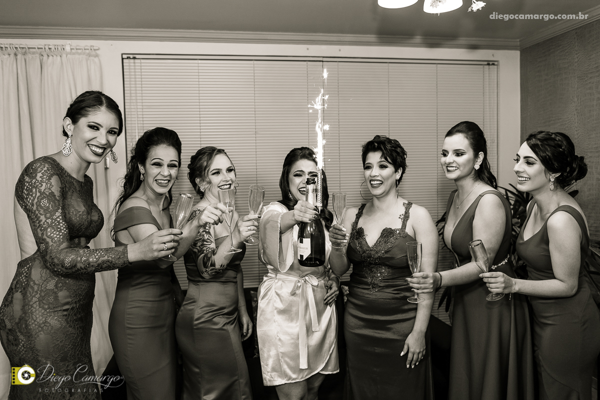 casamento, noivo, pai do noivo, terno, sapato, cinto, vestido, noiva, mae da noiva, brinco, anel, cabelo, maquiagem, salão de beleza, cabeleireiro, flor, buque, rosa, madrinha, ensaio, festa, fotografo, fotografia, caçador, musica, decoração, bolo