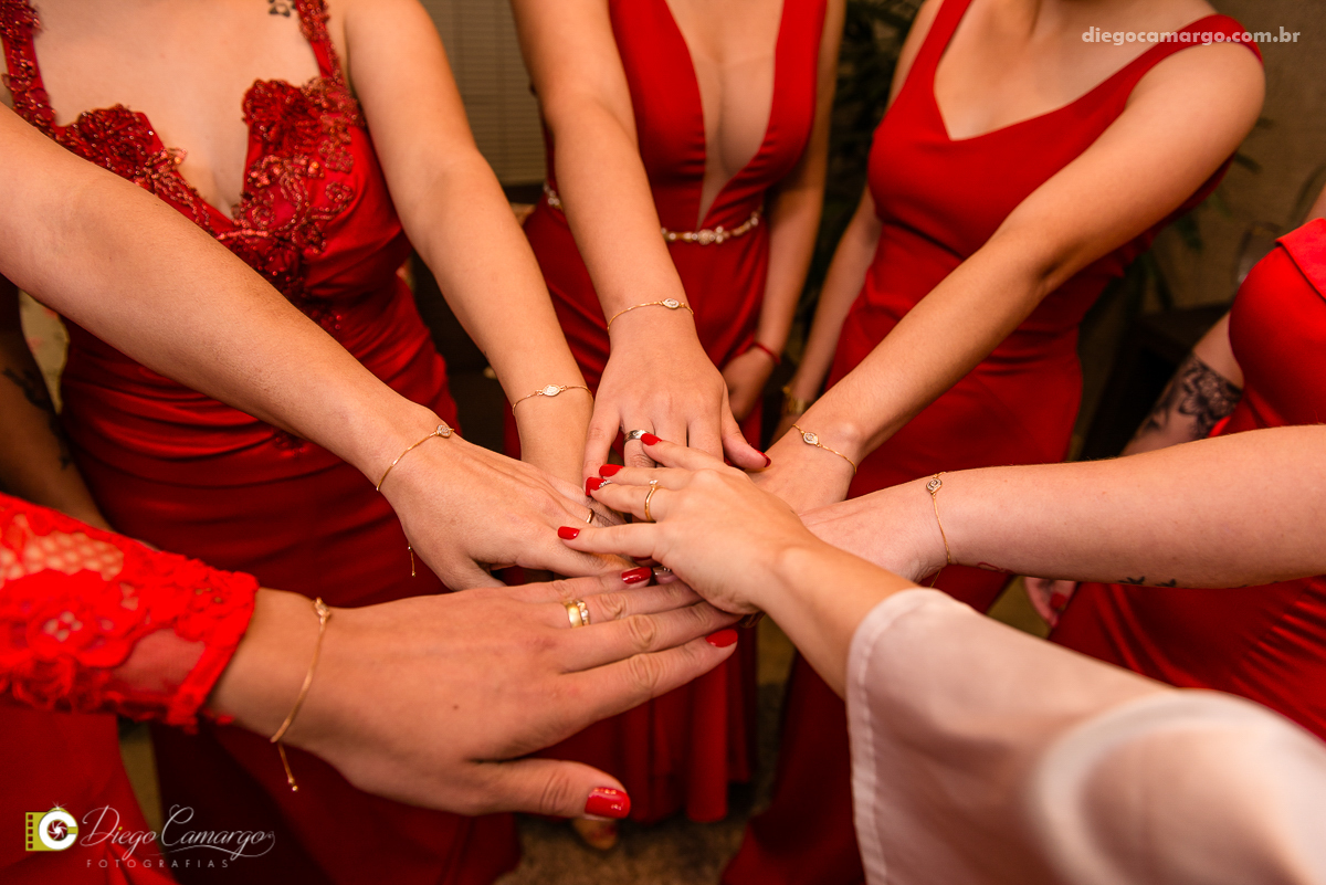 casamento, noivo, pai do noivo, terno, sapato, cinto, vestido, noiva, mae da noiva, brinco, anel, cabelo, maquiagem, salão de beleza, cabeleireiro, flor, buque, rosa, madrinha, ensaio, festa, fotografo, fotografia, caçador, musica, decoração, bolo
