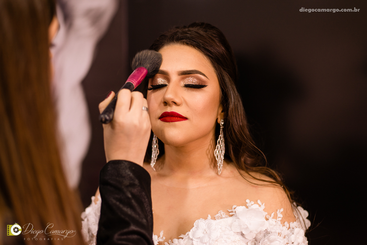 casamento, noivo, pai do noivo, terno, sapato, cinto, vestido, noiva, mae da noiva, brinco, anel, cabelo, maquiagem, salão de beleza, cabeleireiro, flor, buque, rosa, madrinha, ensaio, festa, fotografo, fotografia, caçador, musica, decoração, bolo