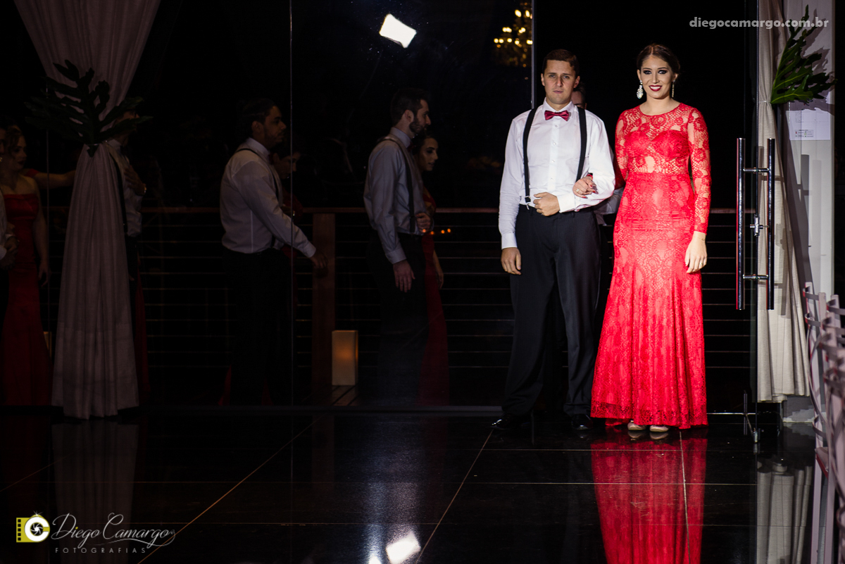 casamento, noivo, pai do noivo, terno, sapato, cinto, vestido, noiva, mae da noiva, brinco, anel, cabelo, maquiagem, salão de beleza, cabeleireiro, flor, buque, rosa, madrinha, ensaio, festa, fotografo, fotografia, caçador, musica, decoração, bolo