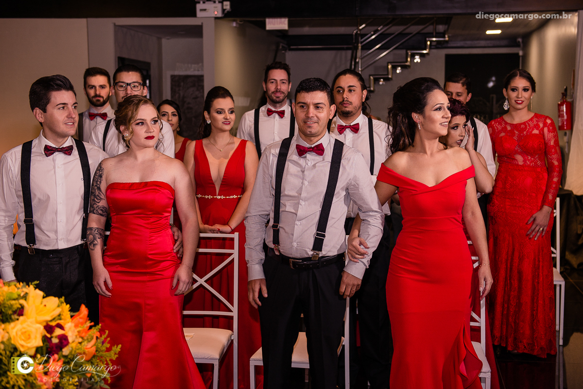 casamento, noivo, pai do noivo, terno, sapato, cinto, vestido, noiva, mae da noiva, brinco, anel, cabelo, maquiagem, salão de beleza, cabeleireiro, flor, buque, rosa, madrinha, ensaio, festa, fotografo, fotografia, caçador, musica, decoração, bolo