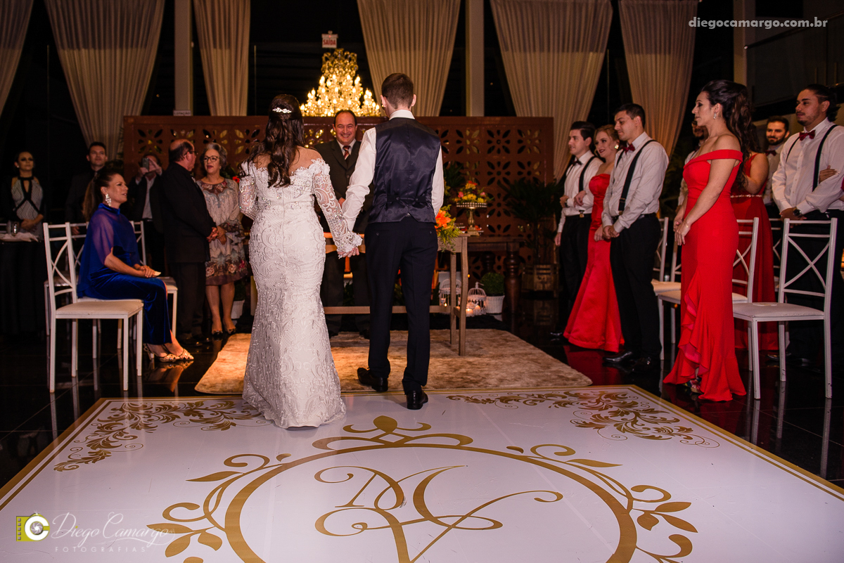 casamento, noivo, pai do noivo, terno, sapato, cinto, vestido, noiva, mae da noiva, brinco, anel, cabelo, maquiagem, salão de beleza, cabeleireiro, flor, buque, rosa, madrinha, ensaio, festa, fotografo, fotografia, caçador, musica, decoração, bolo