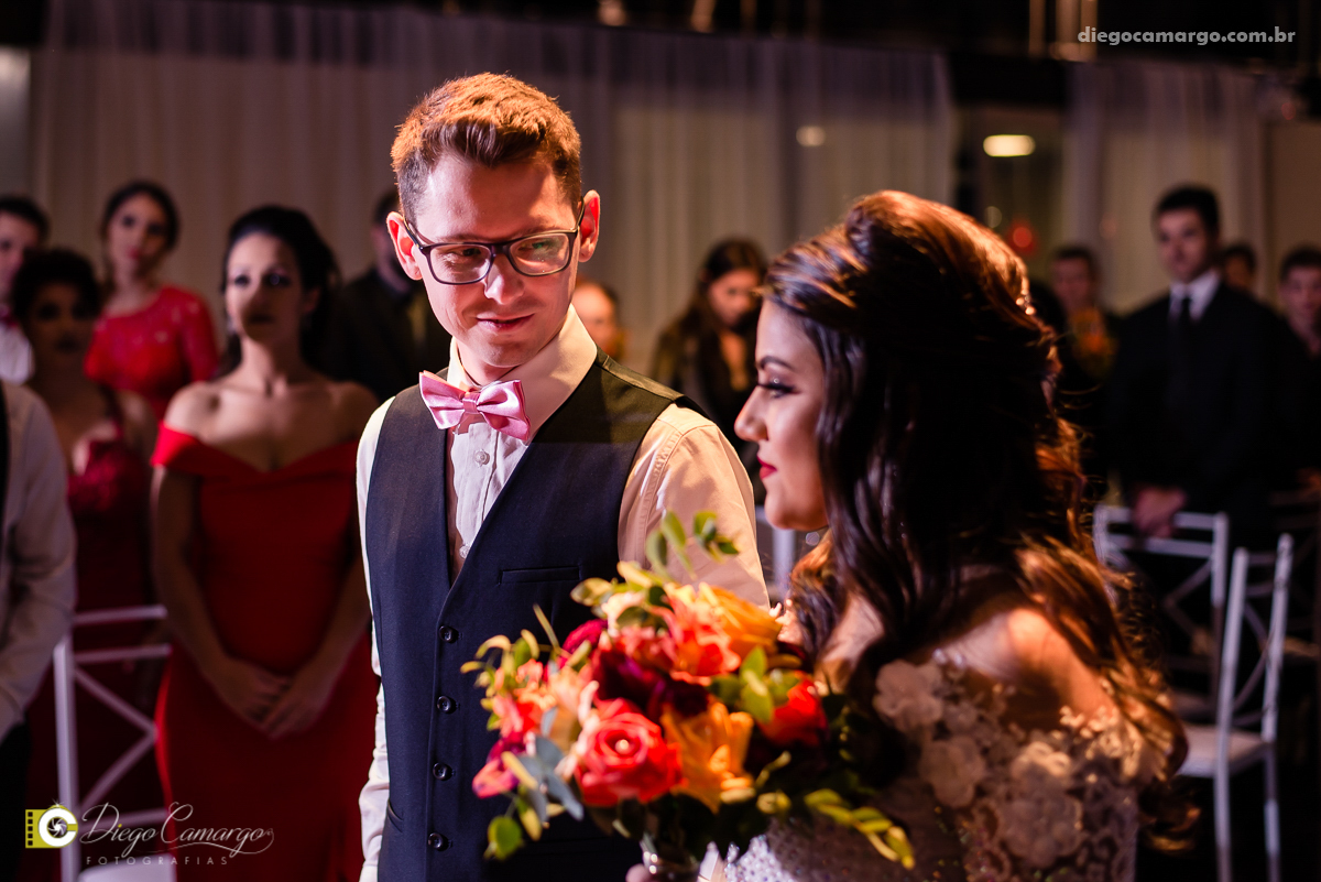 casamento, noivo, pai do noivo, terno, sapato, cinto, vestido, noiva, mae da noiva, brinco, anel, cabelo, maquiagem, salão de beleza, cabeleireiro, flor, buque, rosa, madrinha, ensaio, festa, fotografo, fotografia, caçador, musica, decoração, bolo