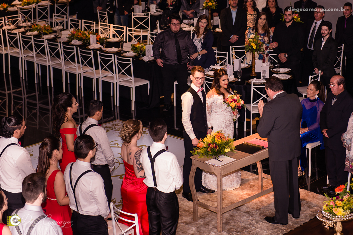 casamento, noivo, pai do noivo, terno, sapato, cinto, vestido, noiva, mae da noiva, brinco, anel, cabelo, maquiagem, salão de beleza, cabeleireiro, flor, buque, rosa, madrinha, ensaio, festa, fotografo, fotografia, caçador, musica, decoração, bolo