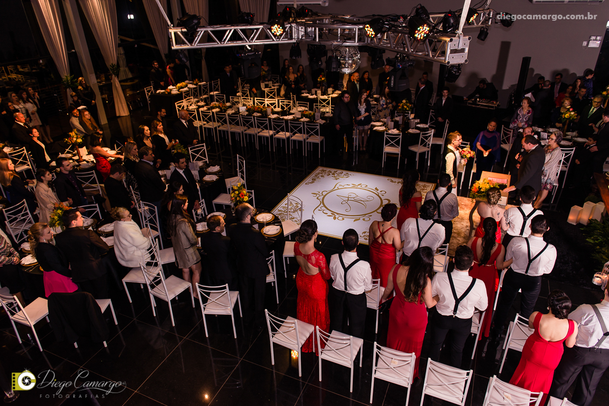 casamento, noivo, pai do noivo, terno, sapato, cinto, vestido, noiva, mae da noiva, brinco, anel, cabelo, maquiagem, salão de beleza, cabeleireiro, flor, buque, rosa, madrinha, ensaio, festa, fotografo, fotografia, caçador, musica, decoração, bolo