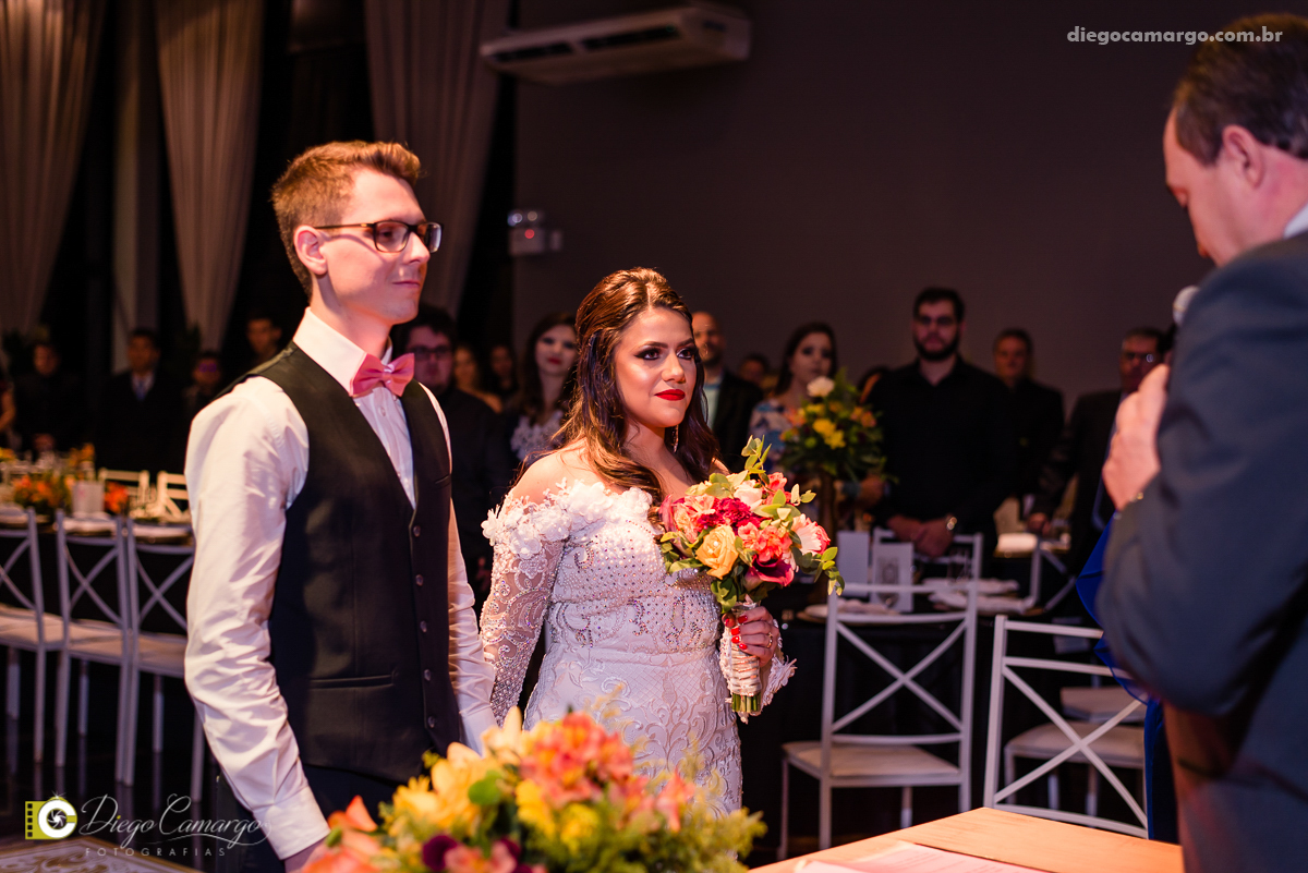 casamento, noivo, pai do noivo, terno, sapato, cinto, vestido, noiva, mae da noiva, brinco, anel, cabelo, maquiagem, salão de beleza, cabeleireiro, flor, buque, rosa, madrinha, ensaio, festa, fotografo, fotografia, caçador, musica, decoração, bolo