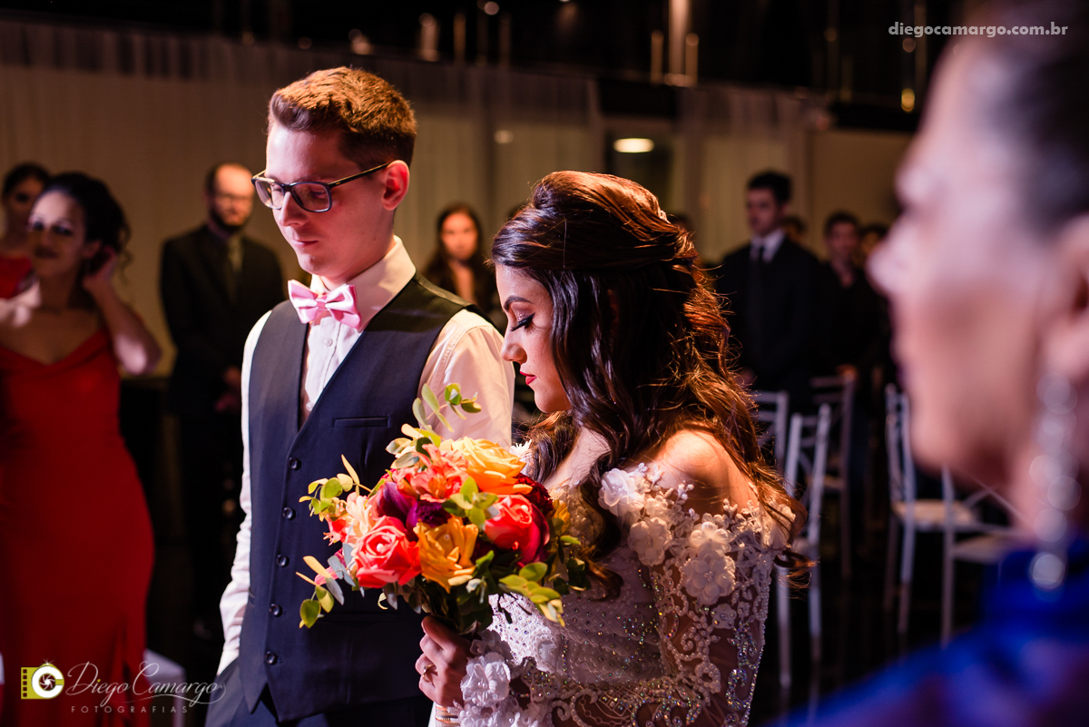 casamento, noivo, pai do noivo, terno, sapato, cinto, vestido, noiva, mae da noiva, brinco, anel, cabelo, maquiagem, salão de beleza, cabeleireiro, flor, buque, rosa, madrinha, ensaio, festa, fotografo, fotografia, caçador, musica, decoração, bolo