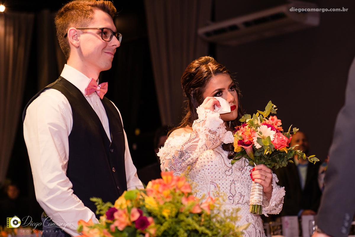 casamento, noivo, pai do noivo, terno, sapato, cinto, vestido, noiva, mae da noiva, brinco, anel, cabelo, maquiagem, salão de beleza, cabeleireiro, flor, buque, rosa, madrinha, ensaio, festa, fotografo, fotografia, caçador, musica, decoração, bolo