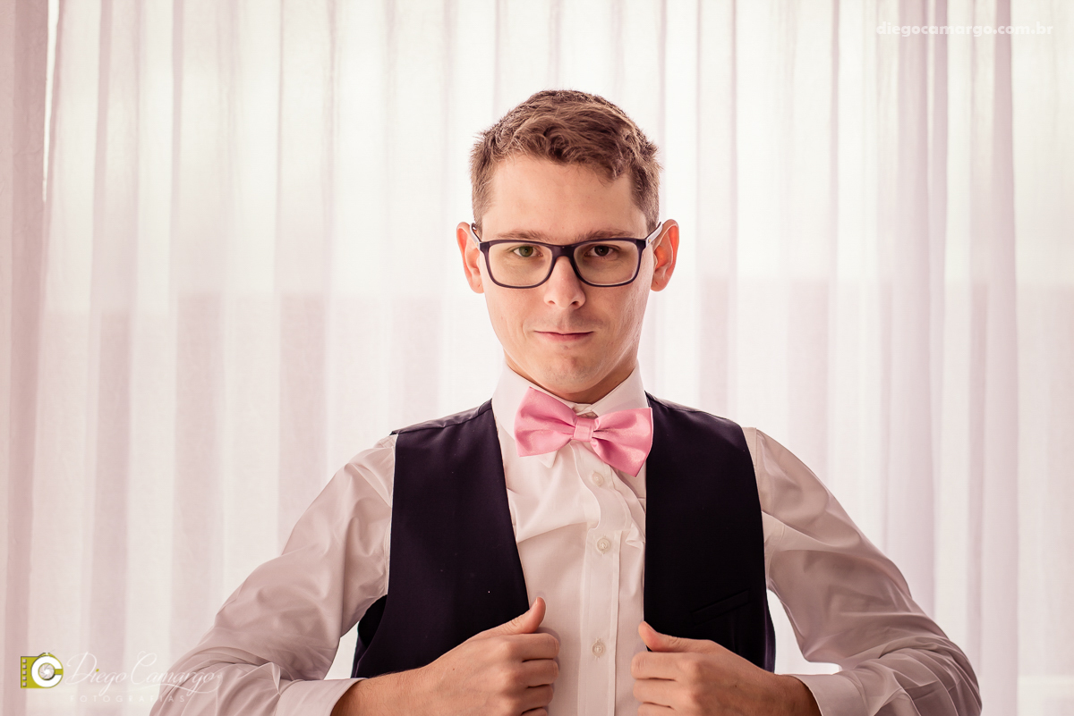 casamento, noivo, pai do noivo, terno, sapato, cinto, vestido, noiva, mae da noiva, brinco, anel, cabelo, maquiagem, salão de beleza, cabeleireiro, flor, buque, rosa, madrinha, ensaio, festa, fotografo, fotografia, caçador, musica, decoração, bolo