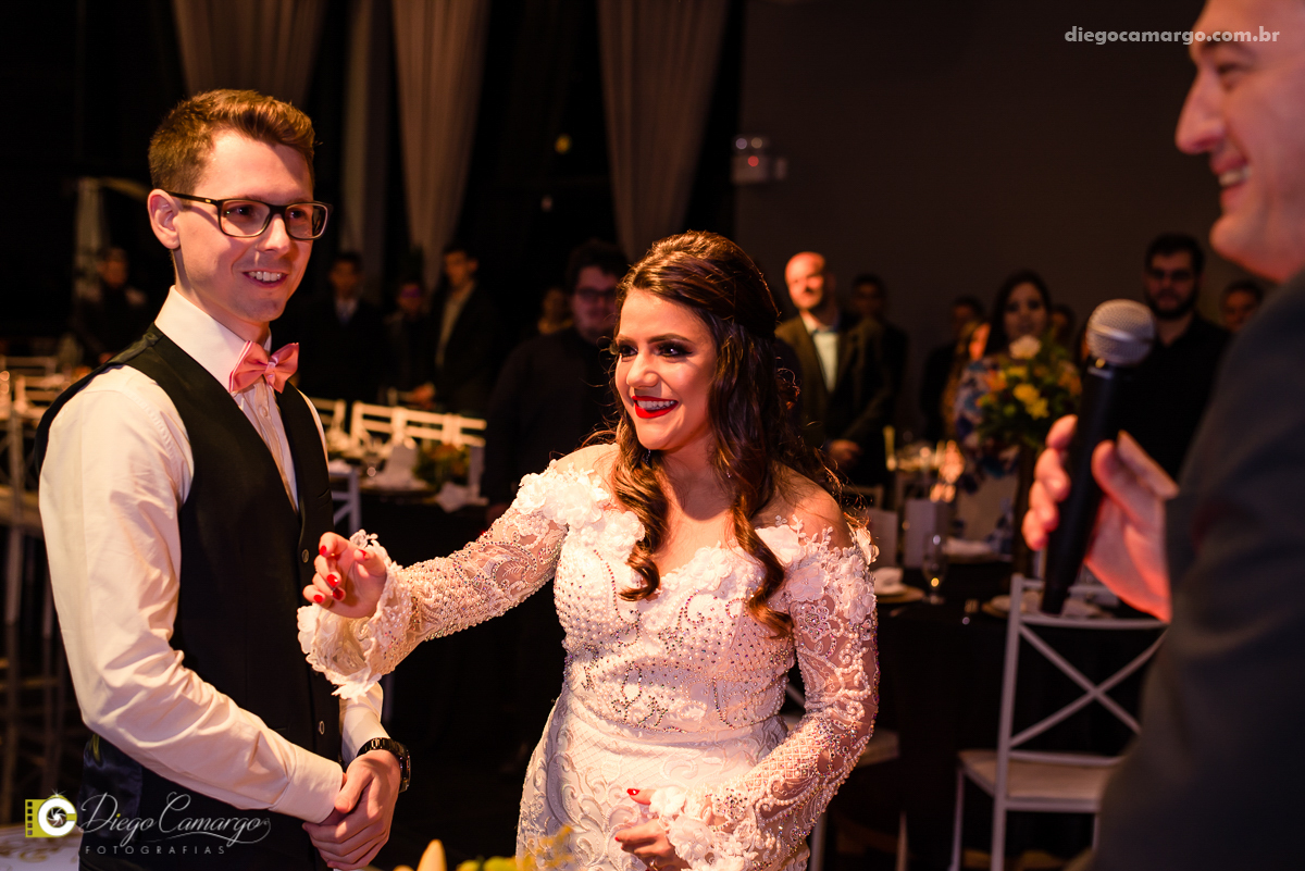 casamento, noivo, pai do noivo, terno, sapato, cinto, vestido, noiva, mae da noiva, brinco, anel, cabelo, maquiagem, salão de beleza, cabeleireiro, flor, buque, rosa, madrinha, ensaio, festa, fotografo, fotografia, caçador, musica, decoração, bolo