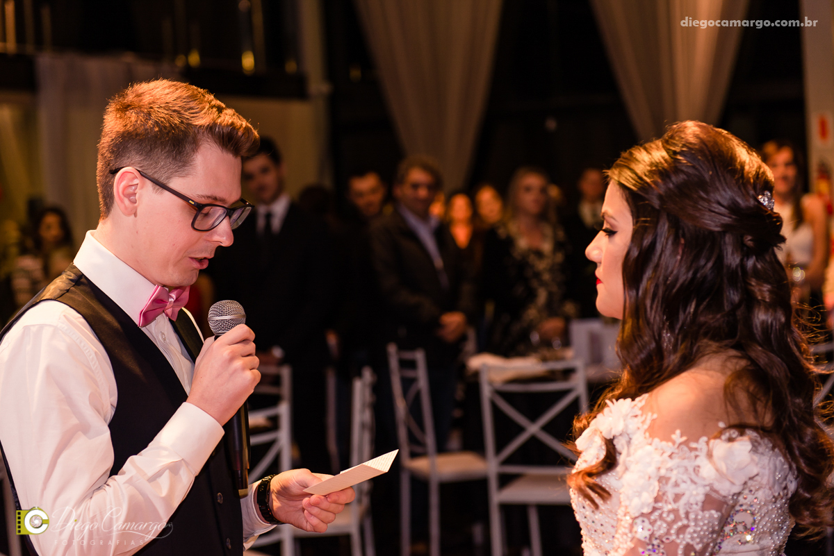 casamento, noivo, pai do noivo, terno, sapato, cinto, vestido, noiva, mae da noiva, brinco, anel, cabelo, maquiagem, salão de beleza, cabeleireiro, flor, buque, rosa, madrinha, ensaio, festa, fotografo, fotografia, caçador, musica, decoração, bolo