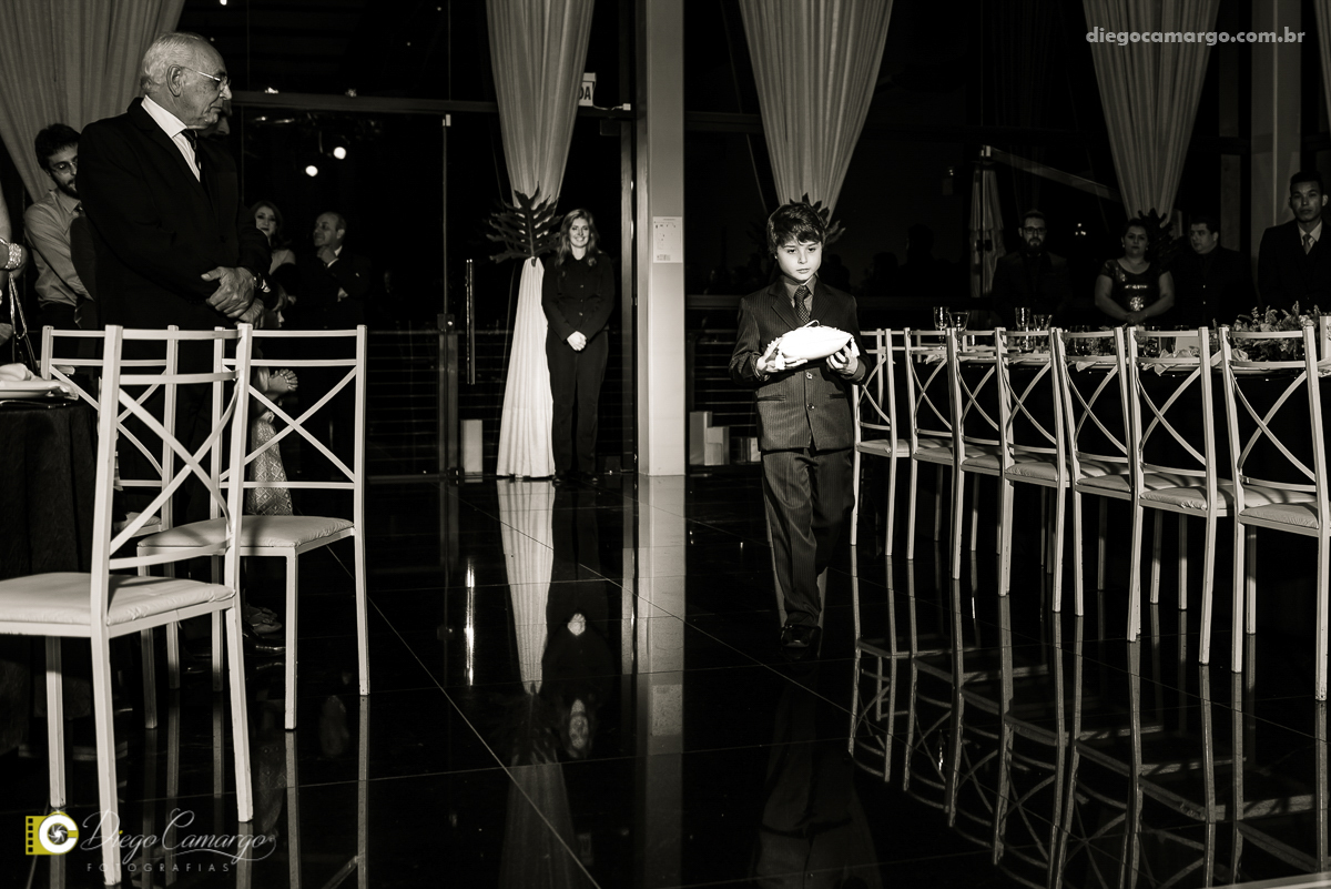 casamento, noivo, pai do noivo, terno, sapato, cinto, vestido, noiva, mae da noiva, brinco, anel, cabelo, maquiagem, salão de beleza, cabeleireiro, flor, buque, rosa, madrinha, ensaio, festa, fotografo, fotografia, caçador, musica, decoração, bolo