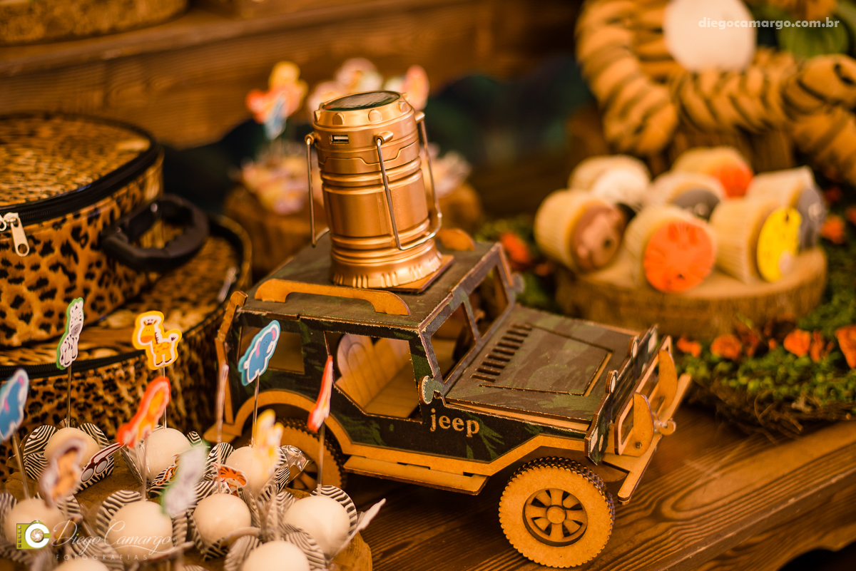 aniversário, bruno, espuleto, festa, decoração, caçador, selva, animais, floresta, brincadeira, bolo, docinhos, salgadinhos, 