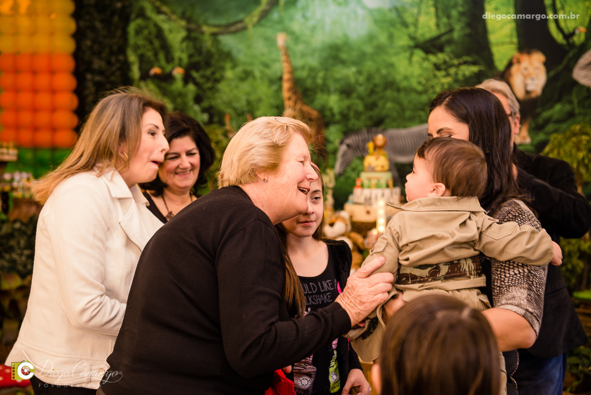 aniversário, bruno, espuleto, festa, decoração, caçador, selva, animais, floresta, brincadeira, bolo, docinhos, salgadinhos, 