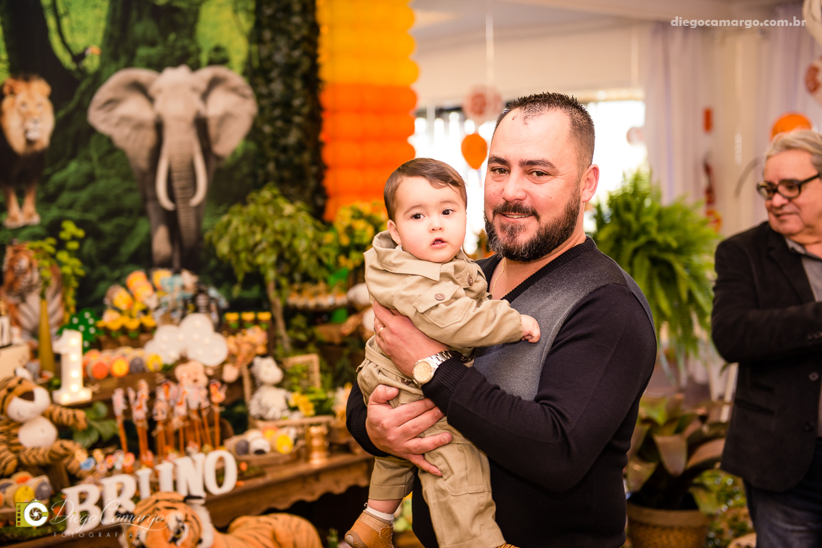 aniversário, bruno, espuleto, festa, decoração, caçador, selva, animais, floresta, brincadeira, bolo, docinhos, salgadinhos, 