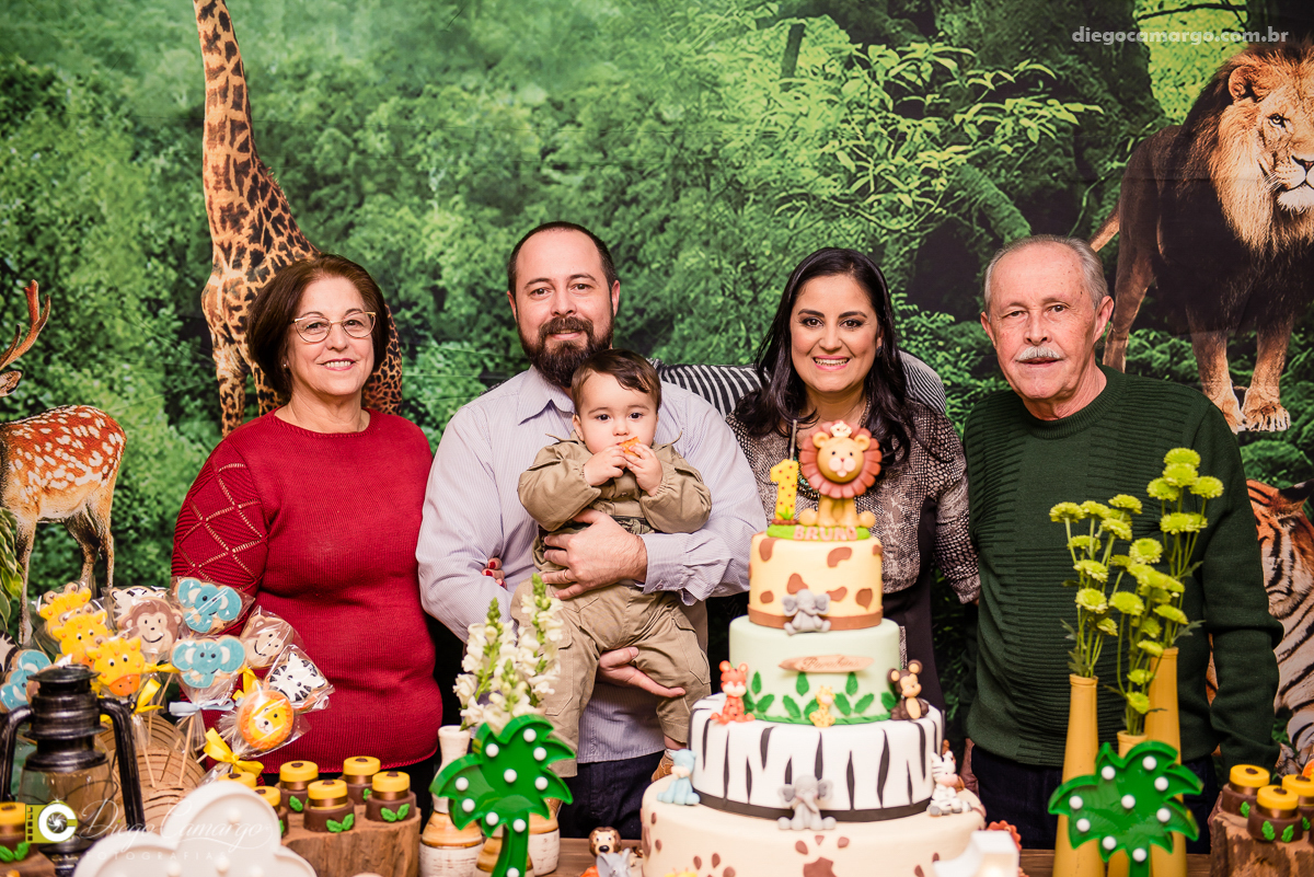 aniversário, bruno, espuleto, festa, decoração, caçador, selva, animais, floresta, brincadeira, bolo, docinhos, salgadinhos, 