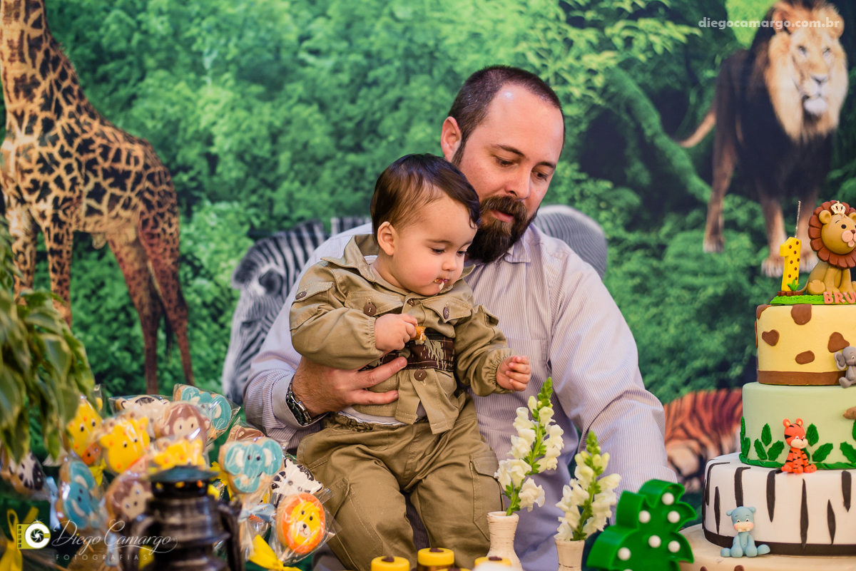 aniversário, bruno, espuleto, festa, decoração, caçador, selva, animais, floresta, brincadeira, bolo, docinhos, salgadinhos, 