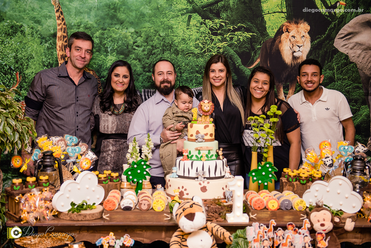 aniversário, bruno, espuleto, festa, decoração, caçador, selva, animais, floresta, brincadeira, bolo, docinhos, salgadinhos, 